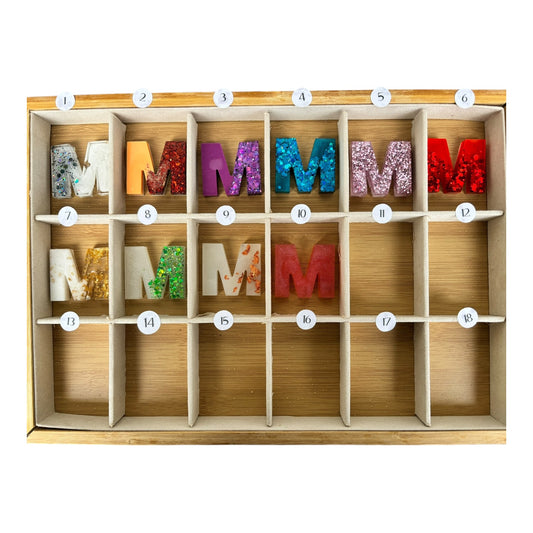 Letter M - Naam / letter sleutelhanger, magneet of kerstboomhanger