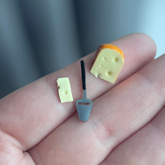 1:12 Piece of cheese with cheese slicer - Handmade - Dollhouse