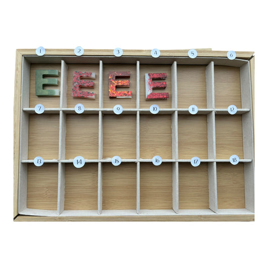 Letter E - Naam / letter sleutelhanger, magneet of kerstboomhanger